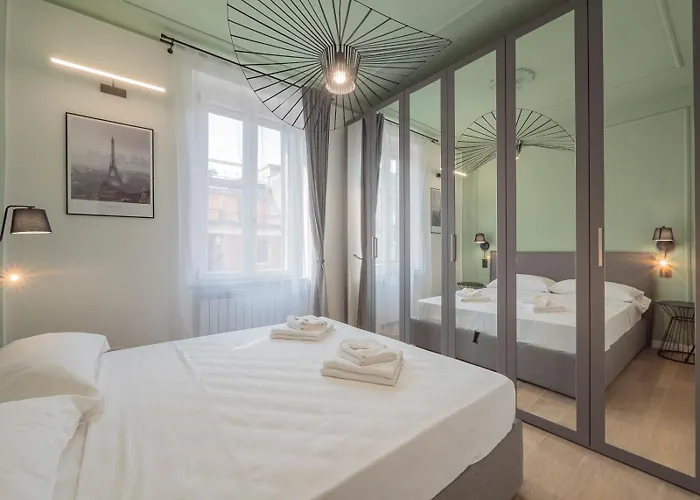 Youhosty - Modern Portello Apartment *